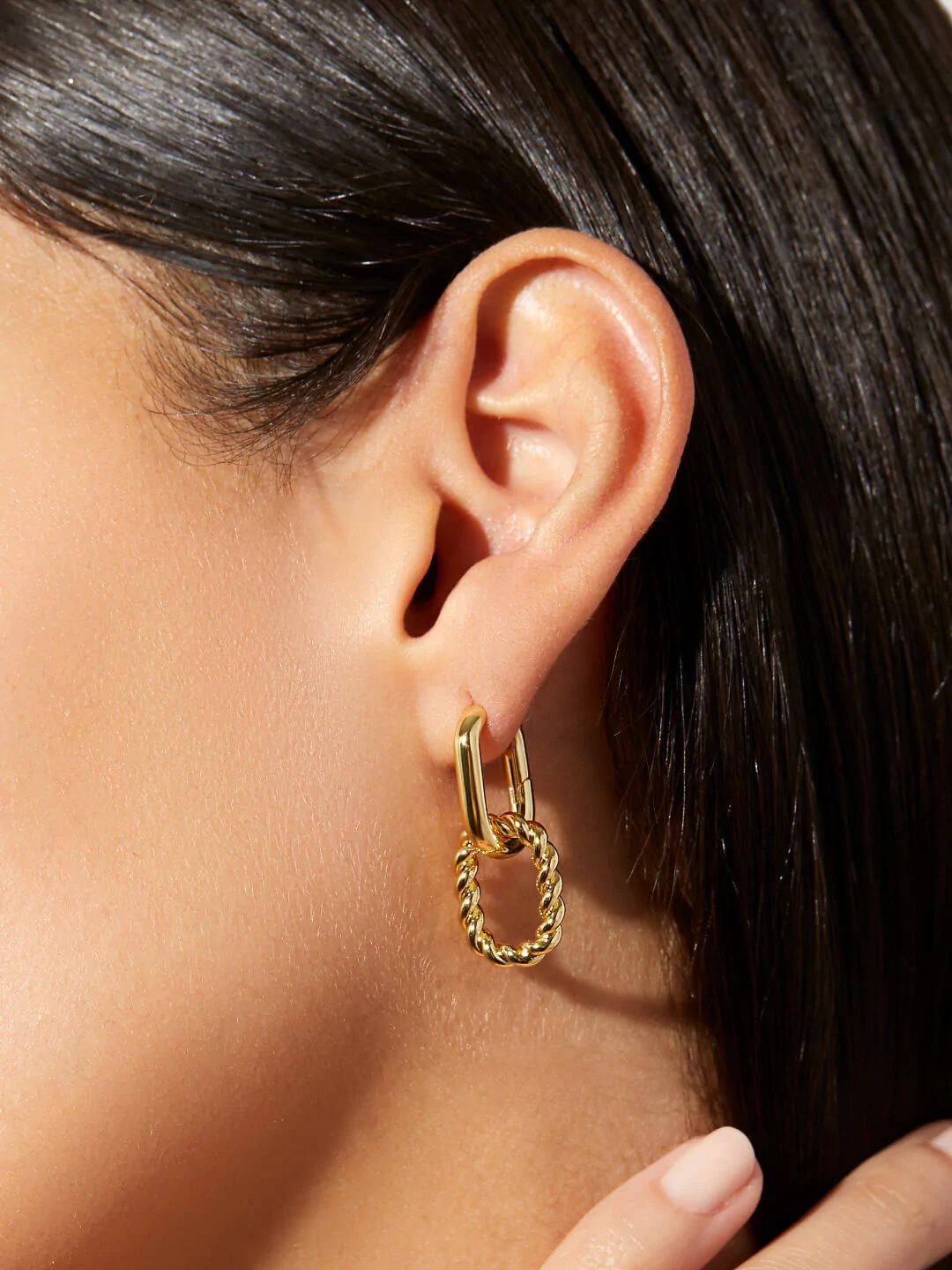 VINCI Earrings – Earrings by Olluwa, 18k gold-plated stainless steel, interlocking ring design detail
