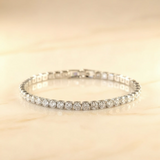 OW Heir Bracelet – Bracelet by Olluwa, 18k gold-plated stainless steel, close-up detail