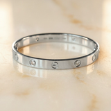 OW Monarch Bracelet – Bracelet by Olluwa, 18k gold-plated stainless steel, close-up detail