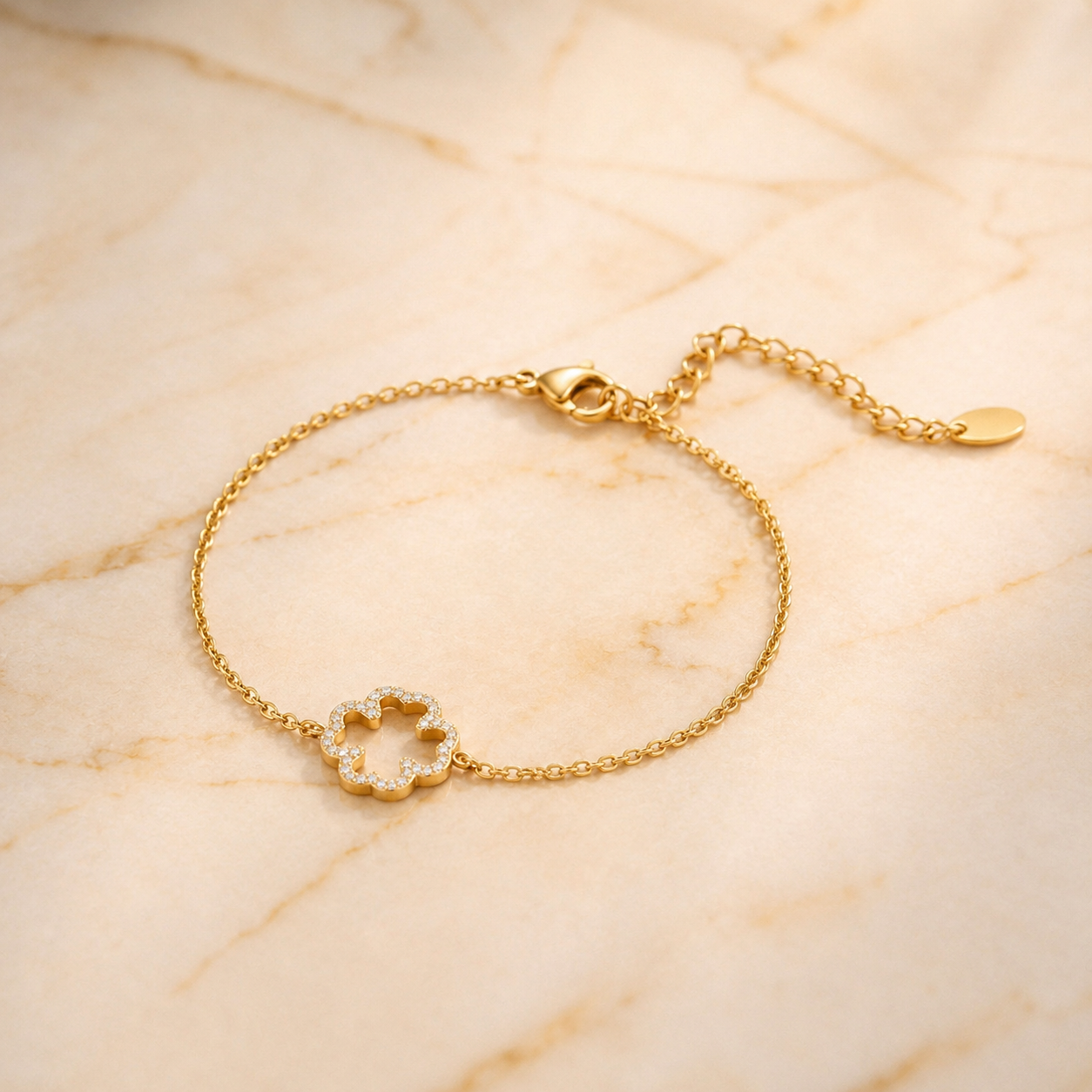 OW Shine Clover Bracelet – Bracelet by Olluwa, 18k gold-plated stainless steel