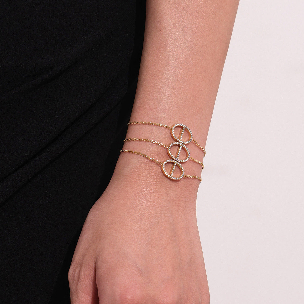 OW Emilie Bracelet – Bracelet by Olluwa, 18k gold-plated stainless steel, close-up detail