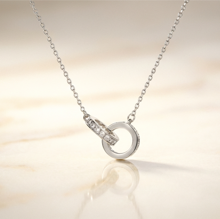 OW Golden Necklace – Necklace by Olluwa, 18k gold-plated stainless steel, close-up detail