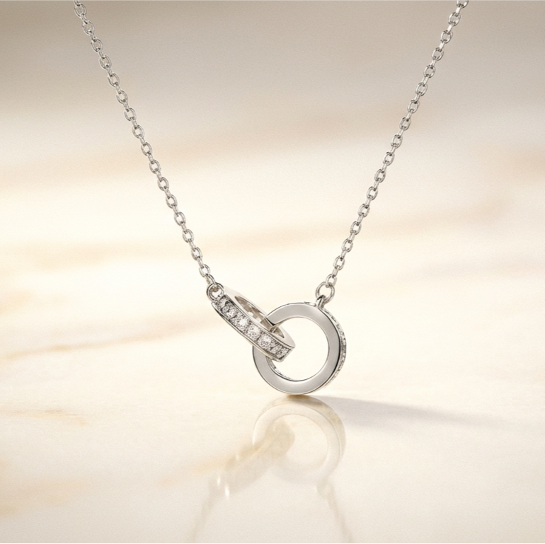 OW Golden Necklace – Necklace by Olluwa, 18k gold-plated stainless steel, close-up detail