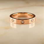 OW Dynasty Ring – Ring by Olluwa, 18k gold-plated stainless steel, close-up detail