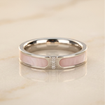 OW Iconic Ring – Ring by Olluwa, 18k gold-plated stainless steel, close-up detail