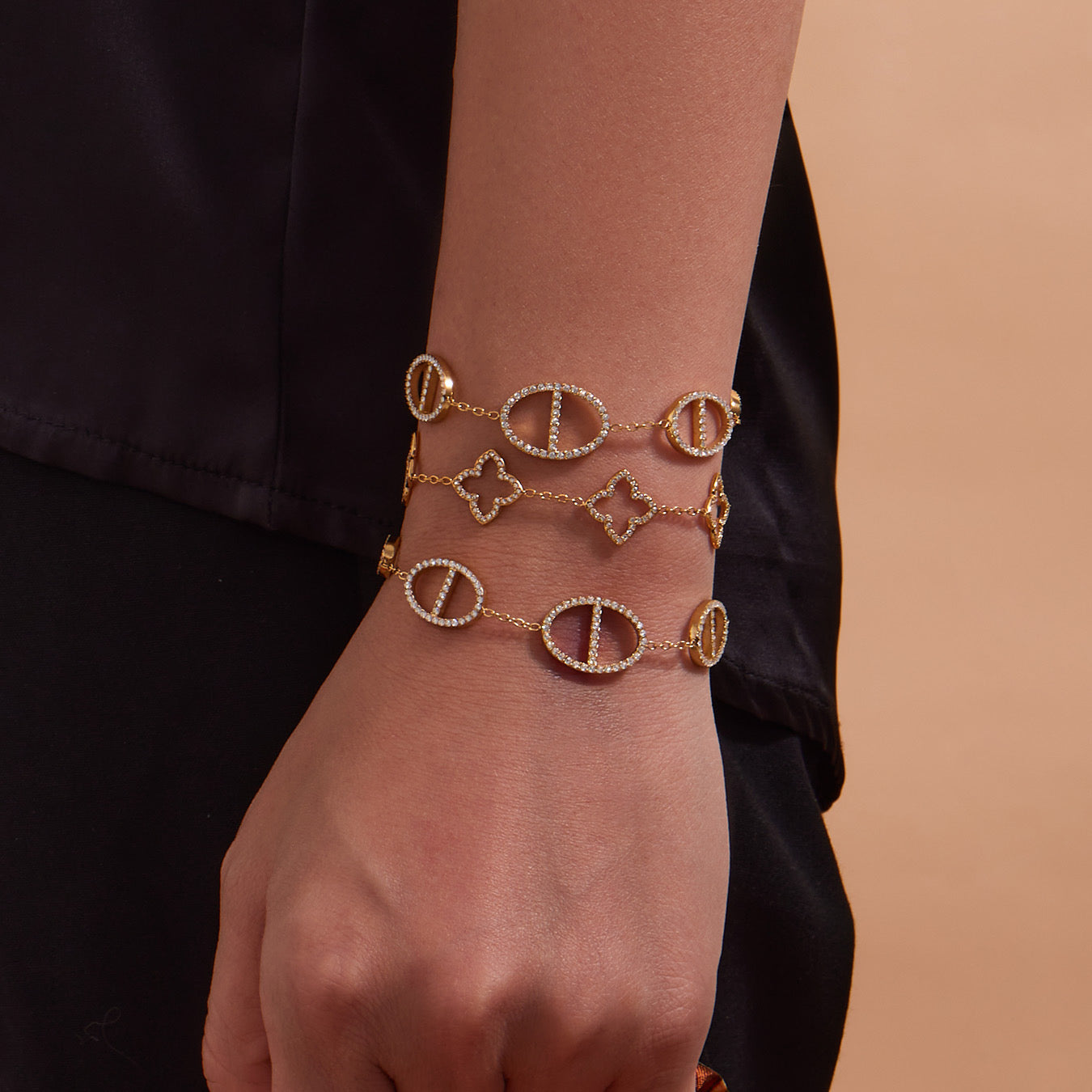 OW Emilia Bracelet – Bracelet by Olluwa, 18k gold-plated stainless steel, styled on wrist