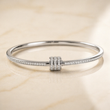 OW Classic Bracelet – Bracelet by Olluwa, 18k gold-plated stainless steel, close-up detail
