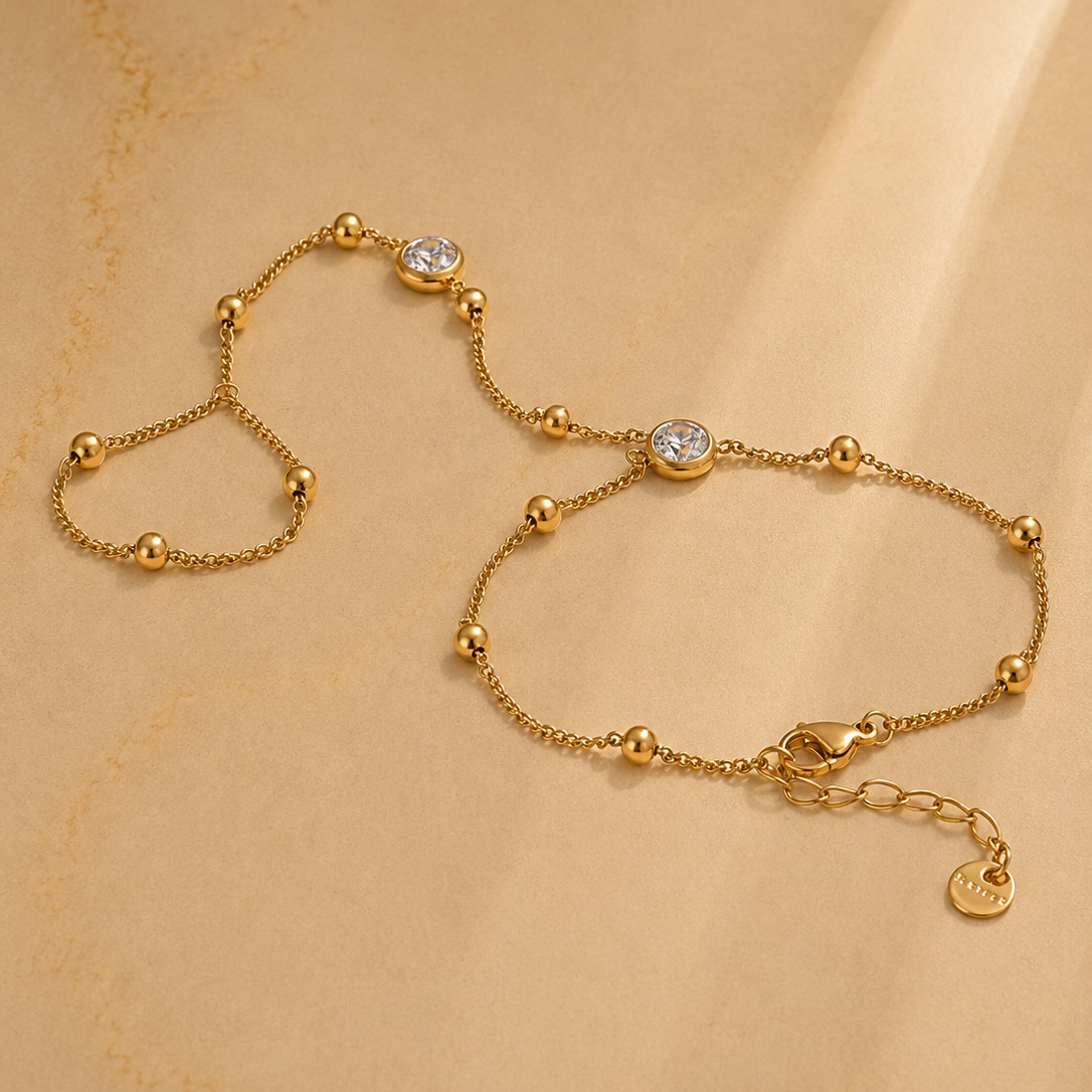 OW Lina Handchain – Bracelet by Olluwa, 18k gold-plated stainless steel, close-up zirconia detail