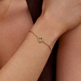 OW Crystal Clover Bracelet – Bracelet by Olluwa, 18k gold-plated stainless steel, close-up detail