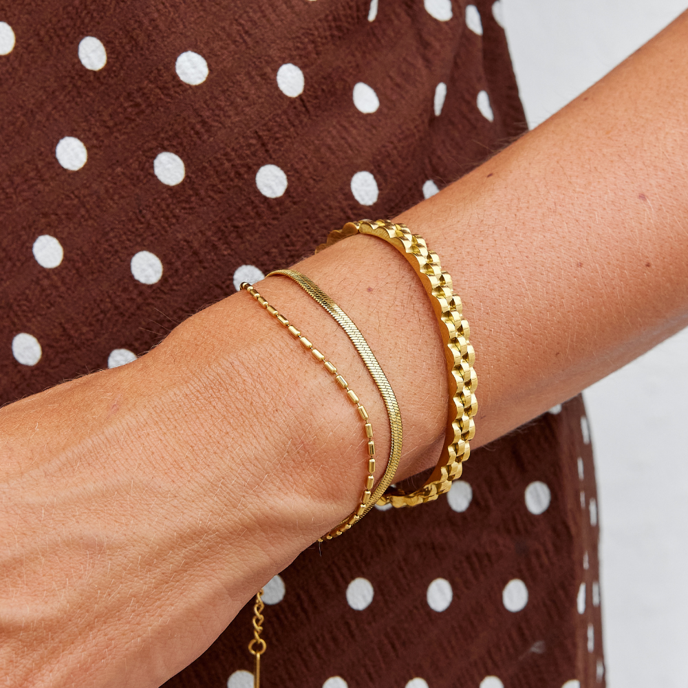 OW Renee Bracelet – Bracelet by Olluwa, 18k gold-plated stainless steel, close-up detail