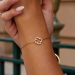 OW Shine Clover Bracelet – Bracelet by Olluwa, 18k gold-plated stainless steel, close-up detail
