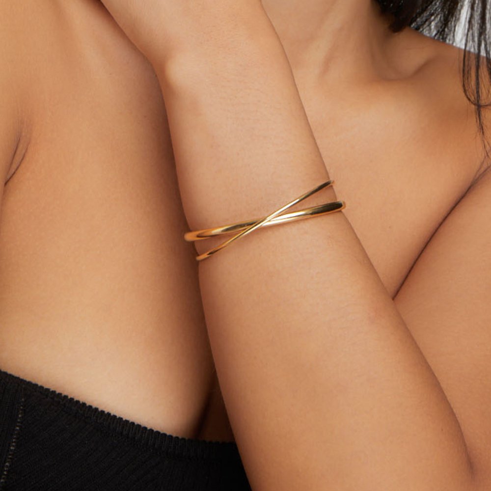 OW Eva Bracelet – Bracelet by Olluwa, 18k gold-plated stainless steel, close-up detail