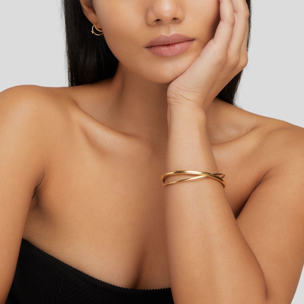 OW Eva Bracelet – Bracelet by Olluwa, 18k gold-plated stainless steel, styled on the wrist