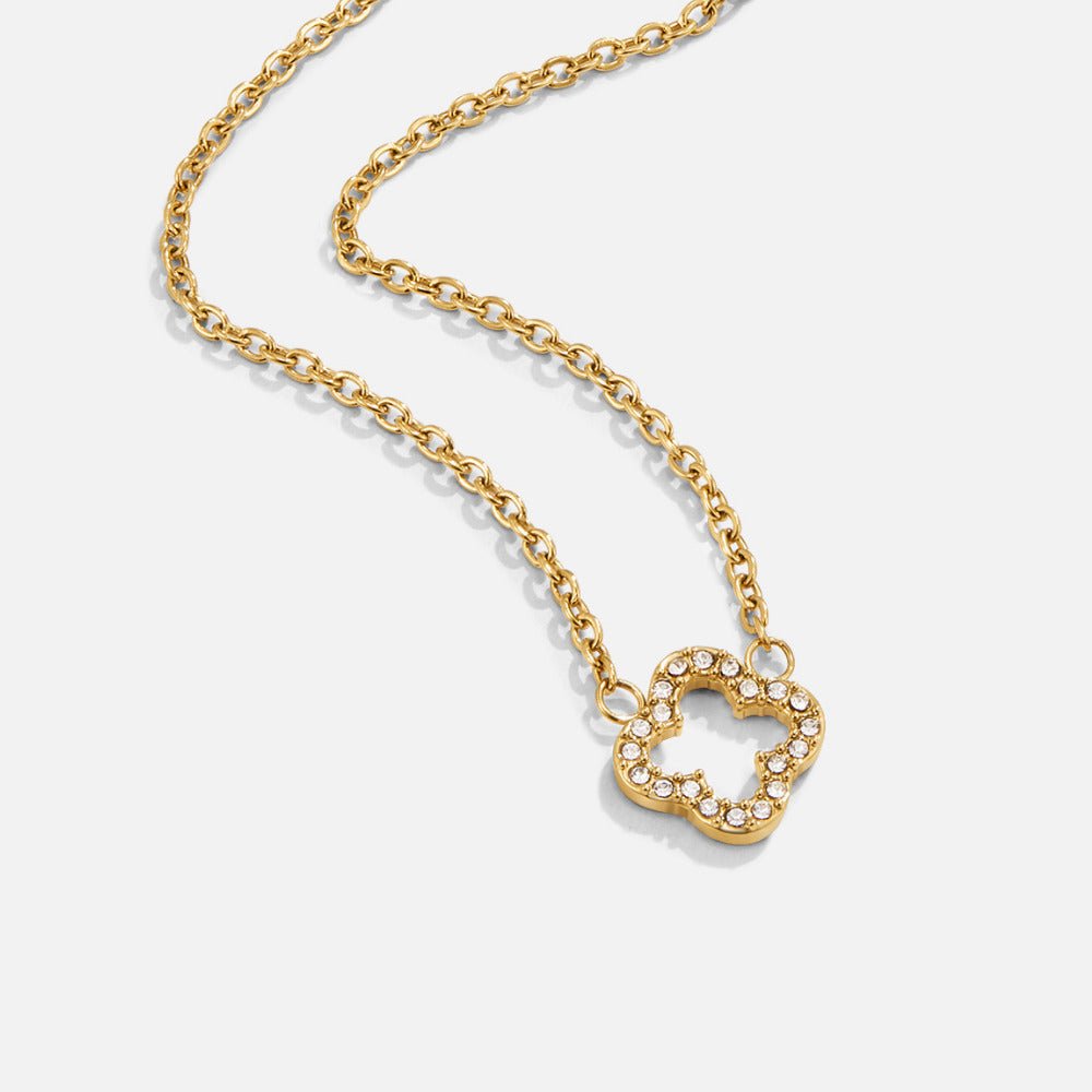 OW Crystal Clover Necklace – Necklace by Olluwa, 18k gold-plated stainless steel, close-up detail