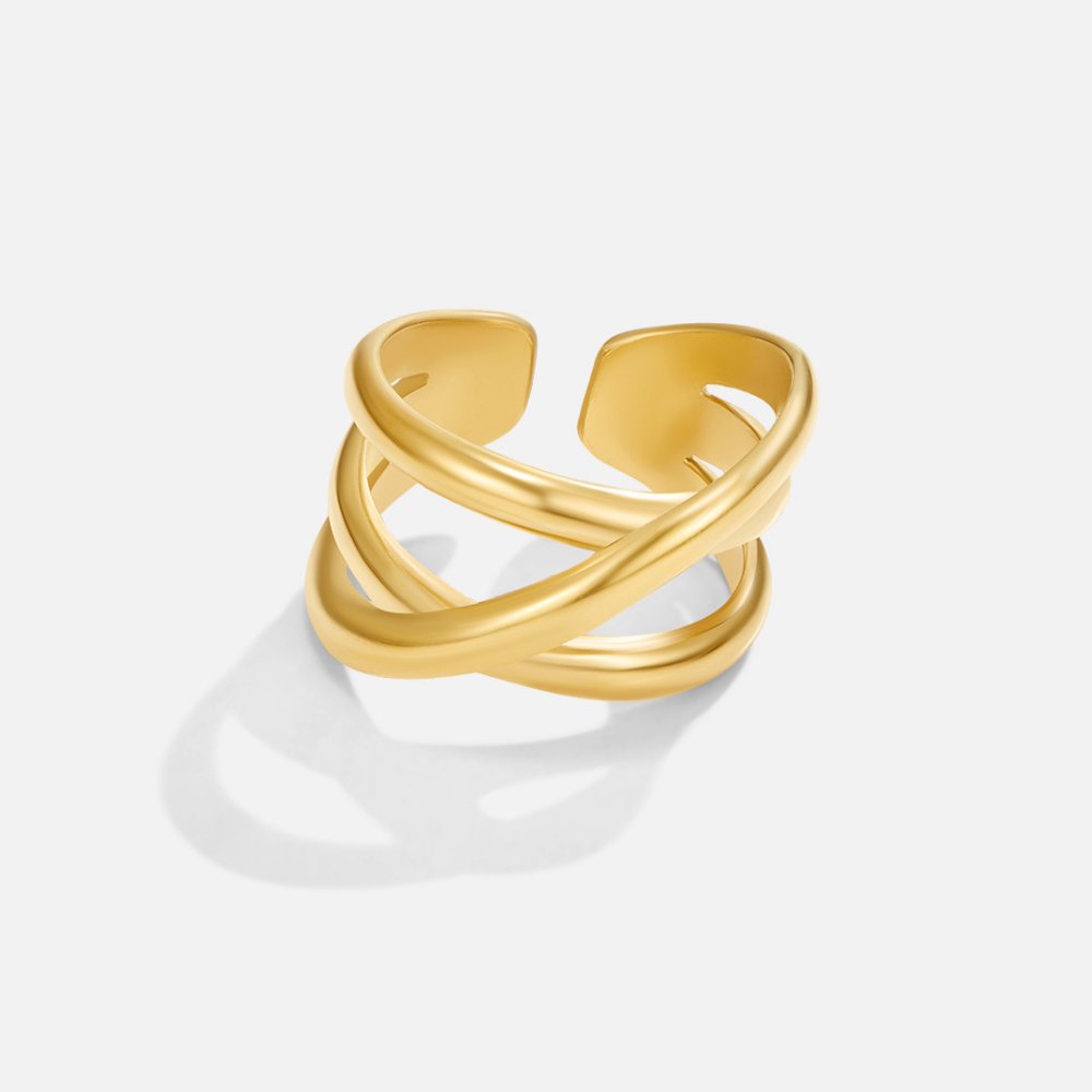 OW Trinity Ring – Ring by Olluwa, 18k gold-plated stainless steel, close-up detail