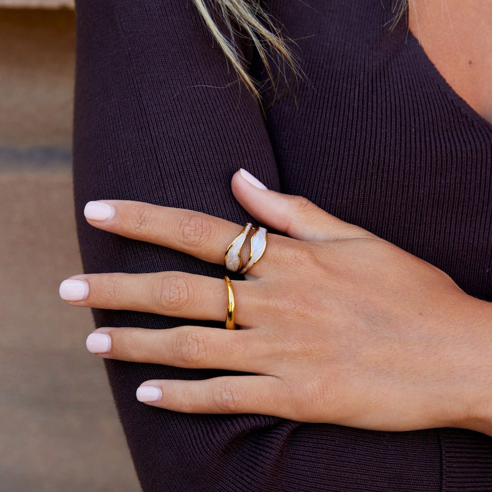 OW Sabhara Ring – Ring by Olluwa, 18k gold-plated stainless steel, styled on hand